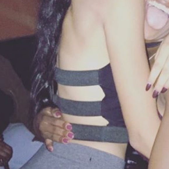 Crop top - Picture 1 of 3